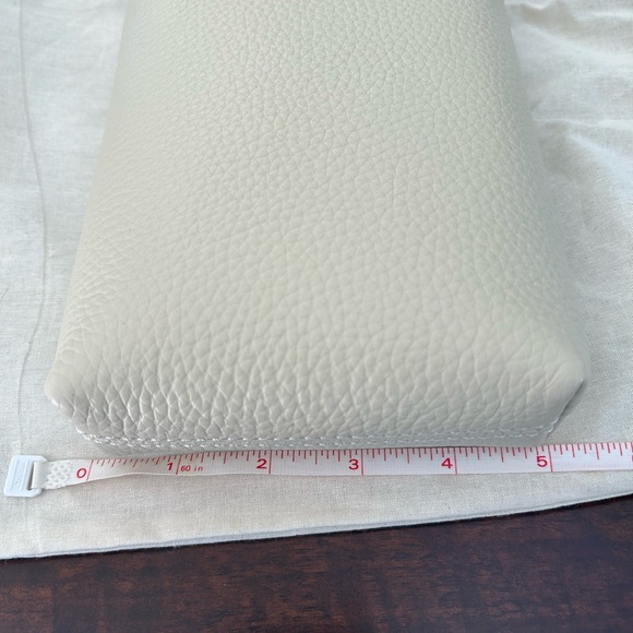 NWT Quince Ivory Pebbled Leather Crossbody Bag - Picture 11 of 12